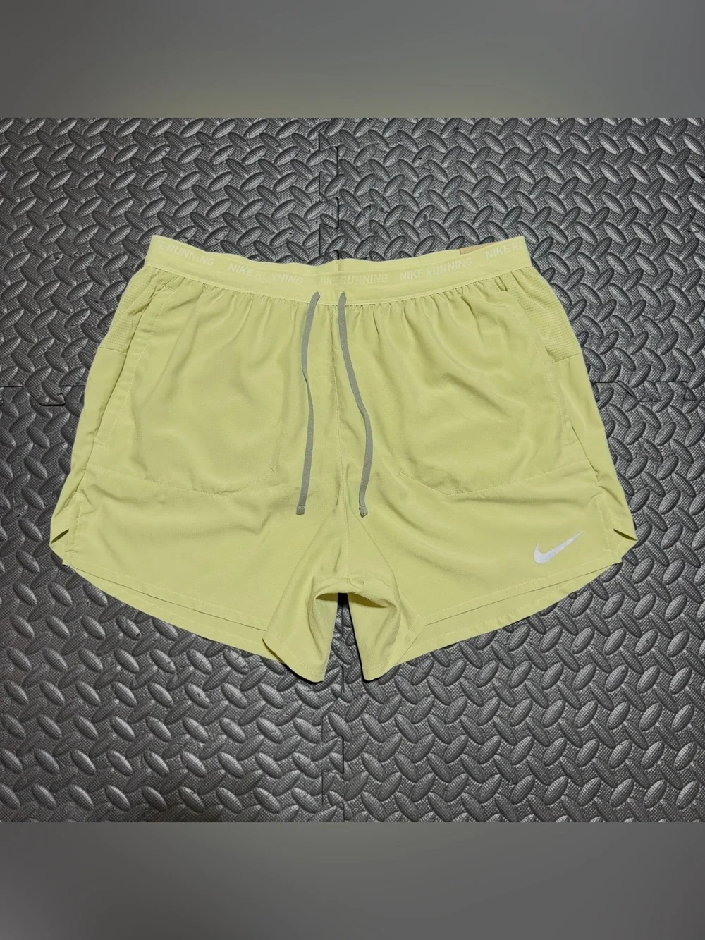 Nike Stride Running Shorts Green Woven Brief Lined 5